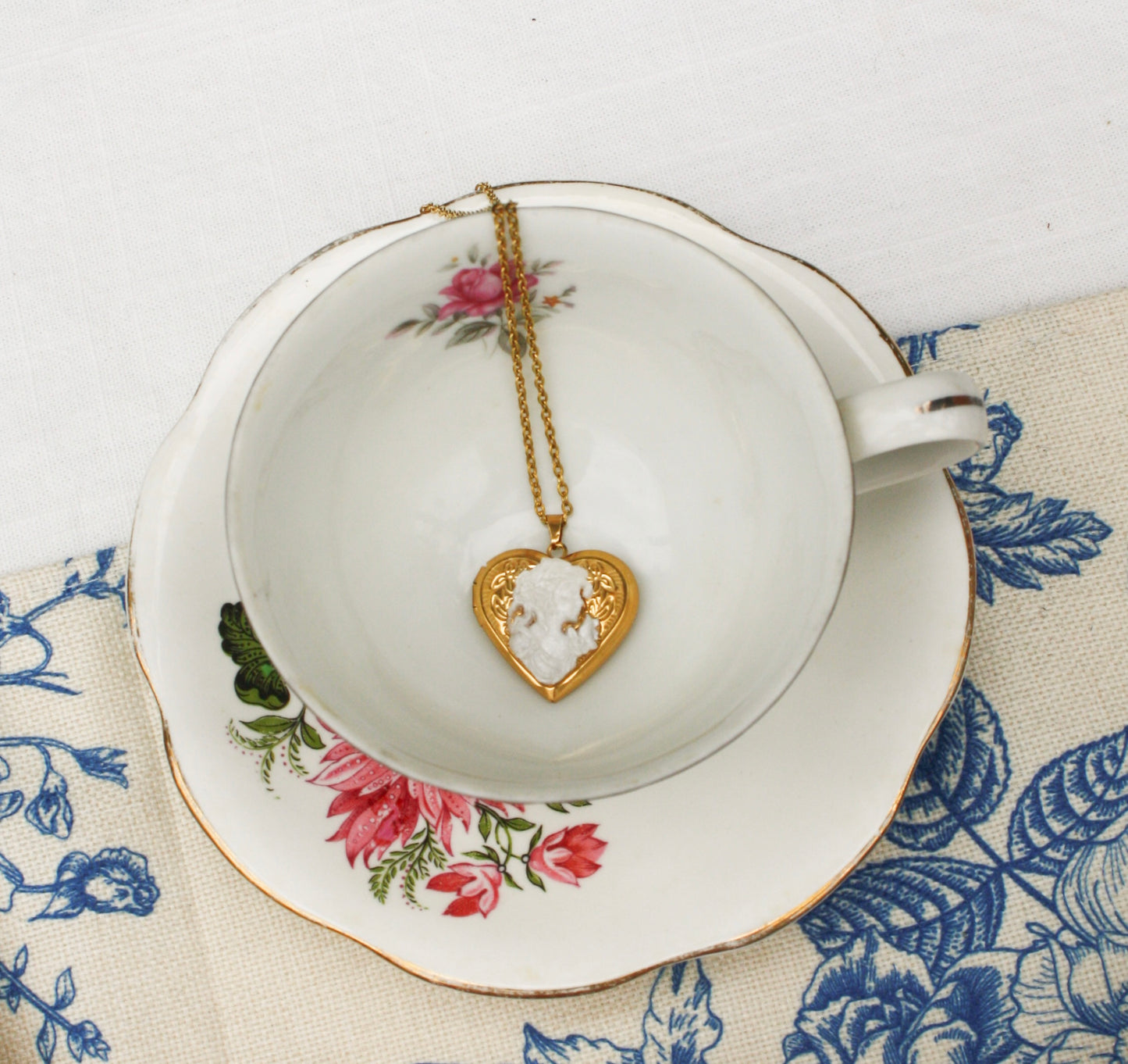 Dreamy Cameo Locket